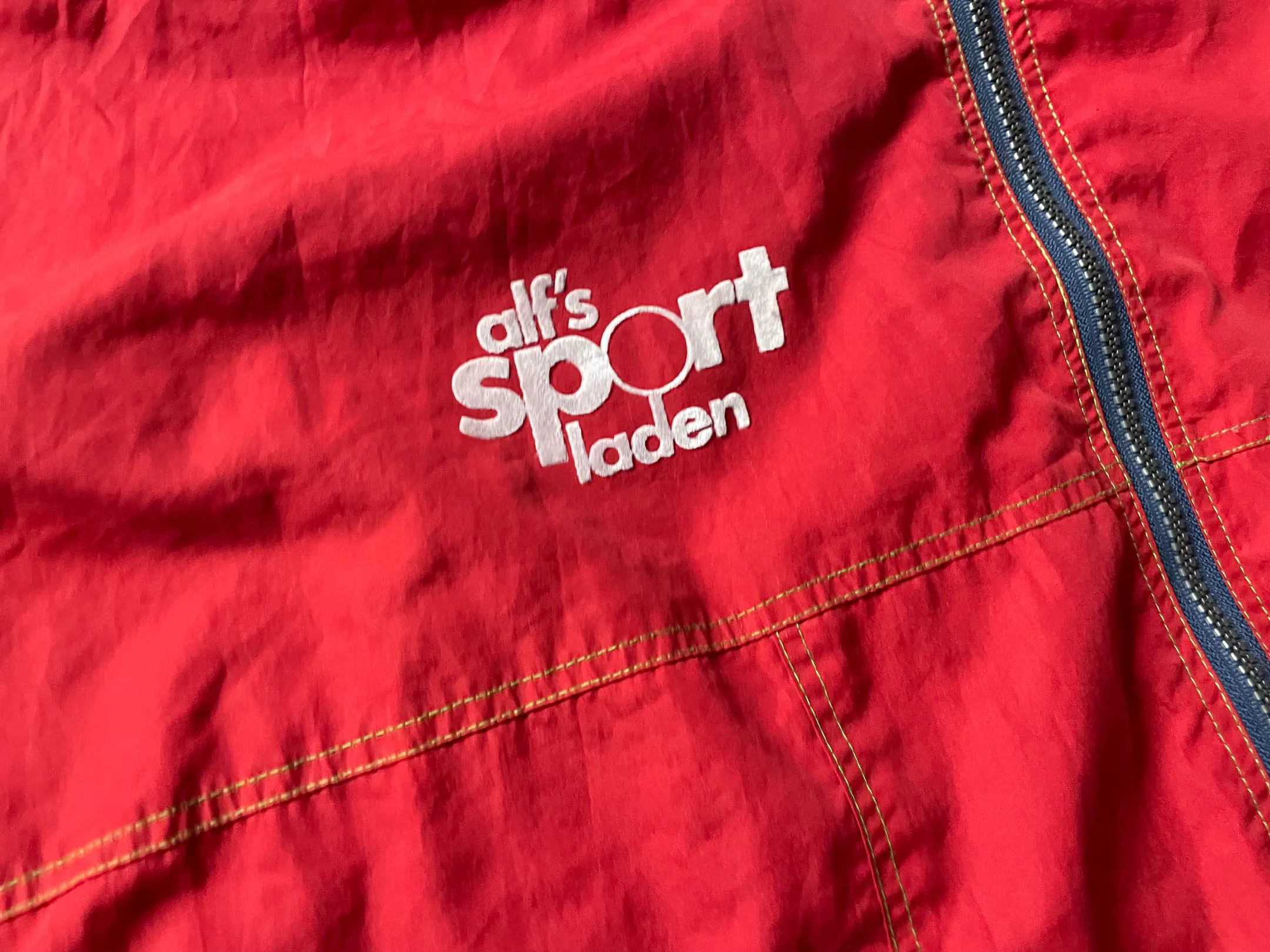 Vintage Hummel Alfs sport laden red wind breaker full zip in XL|L31 W29| SKU 4043